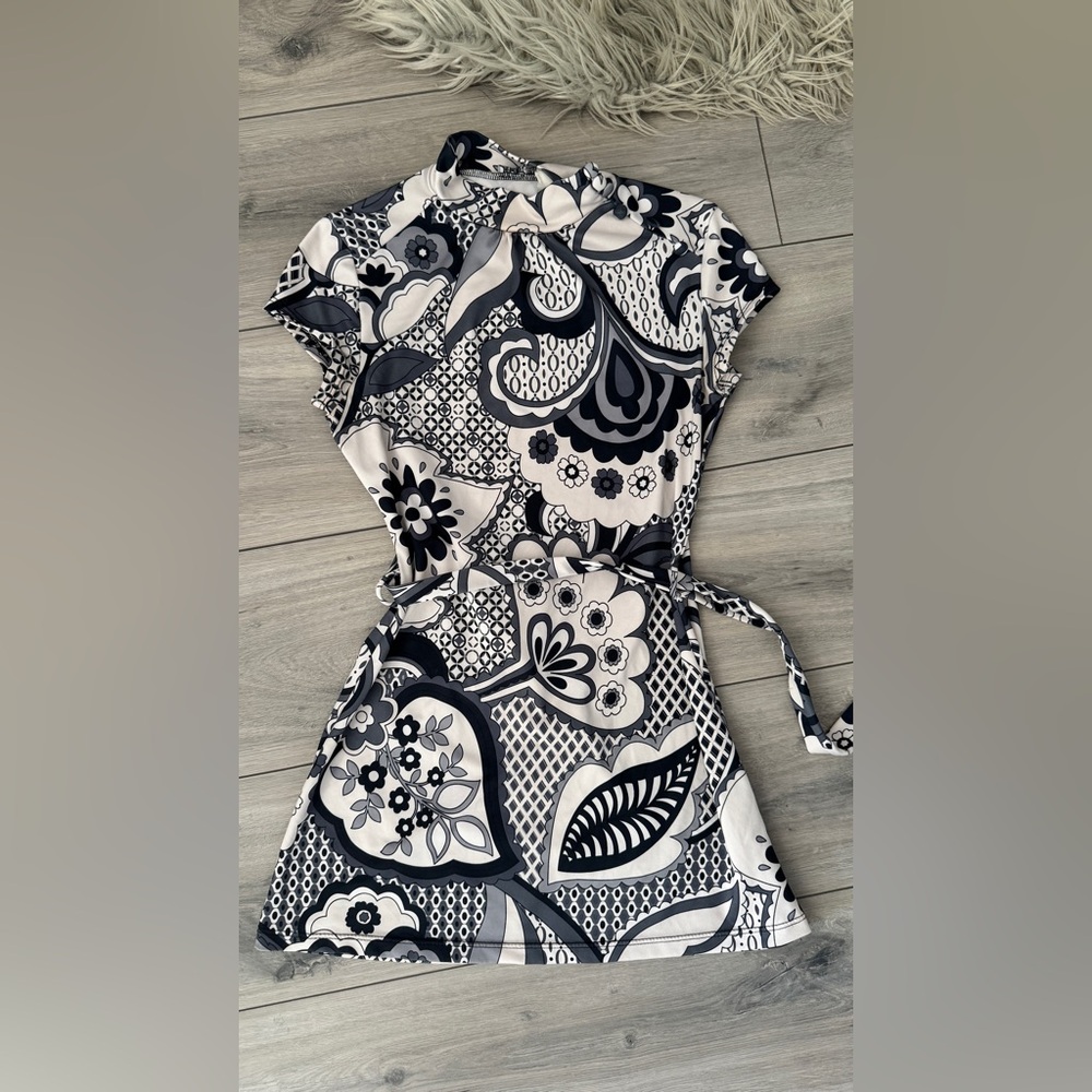 Vintage Black and White Floral Mini Dress - Picture 2 of 4